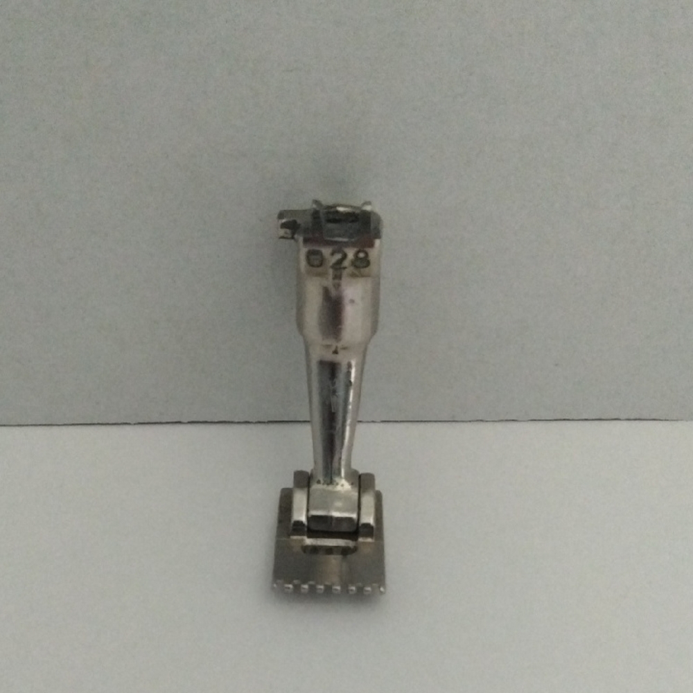 Bernina 7‎ Groove Pintuck Foot #28 Old Style